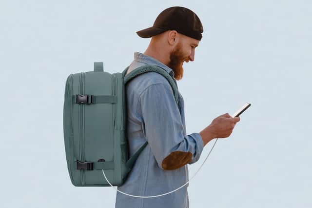The Xkdoai 40x30x20cm backpack is designed for everyday student use as well as underseat airline travel
