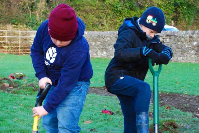 Pupils at Hornby St Margaret’s CE Primary School were joined by friends and family to plant thousands of flower bulbs in the school grounds.