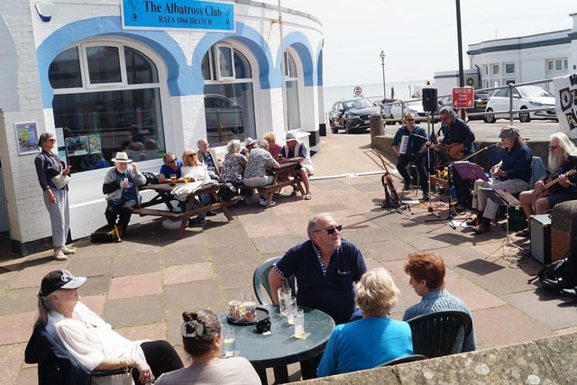 The Albatross Club on Bexhill seafront has a superb range of interesting beers and holds regular beer festivals. It has recently undergone a big refurbishment
