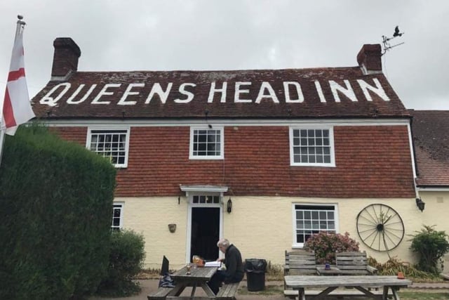 The Queens Head at Icklesham has been a regular entry in the Good Beer Guide for decades. People can enjoy a fine range of alles while sitting in a garden overlooking the Brede Valley SUS-220121-105227001
