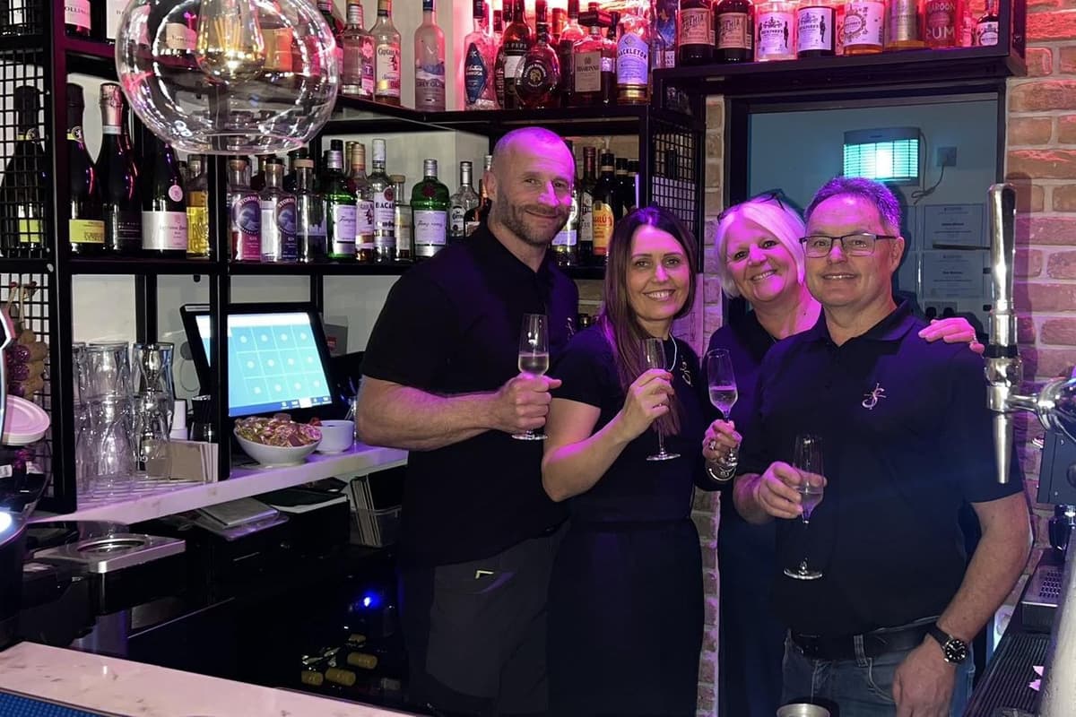 Beliebte Besitzer verabschieden sich von einer beliebten Bar in Morecambe.