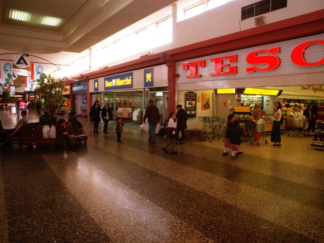 Tesco supermarket in The Arndale in 1999.
