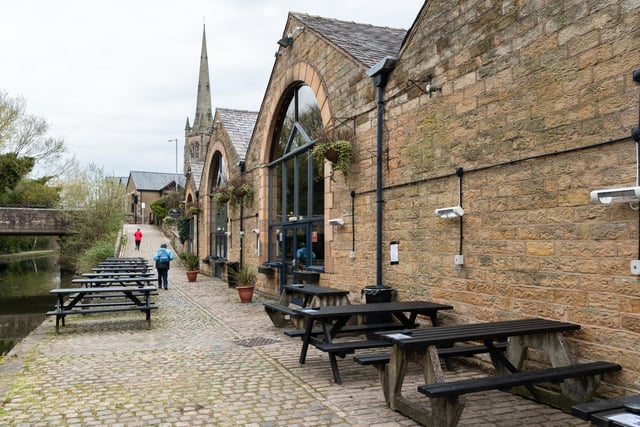 The Quarry Road pub, housed in a 19th-century canal side warehouse, scored 4.4 out of 5 from 1,469 Google reviews