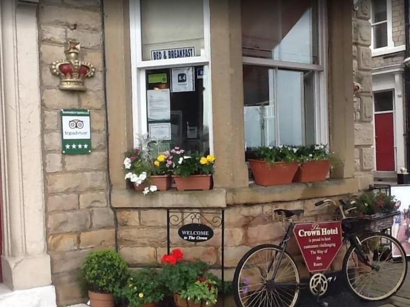 The Crown Hotel on Marine Road Central has a rating of 4.5 out of 5 from 468 Google reviews.