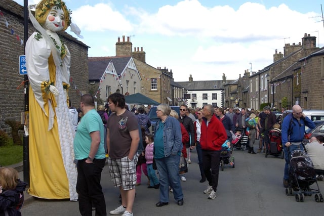 Large crowds wandering along Main Street admiring the scarecrows in 2010.