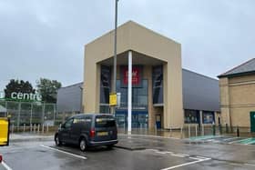 The former DW Gym in Morecambe looks set to become a B&M store. An application for a premises licence to sell alcohol at the former gym has been posted on the door by B&M Retail Limited.