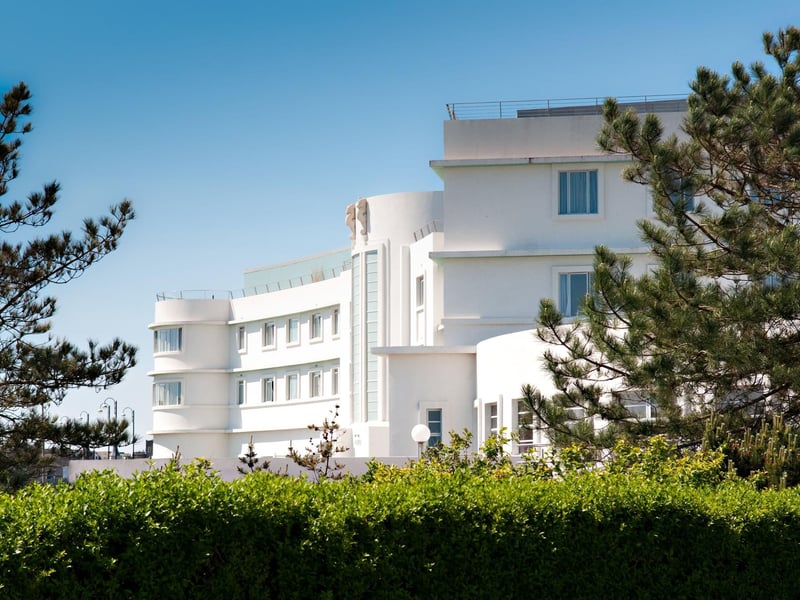 The Midland Hotel on Marine Road West has a rating of 4.5 out of five from 2,480 Google reviews.