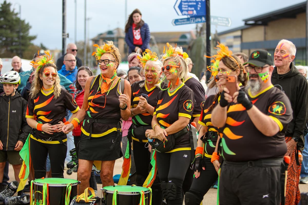 Farbenfrohe Bilder vom ersten erfolgreichen Trommelfestival in Morecambe