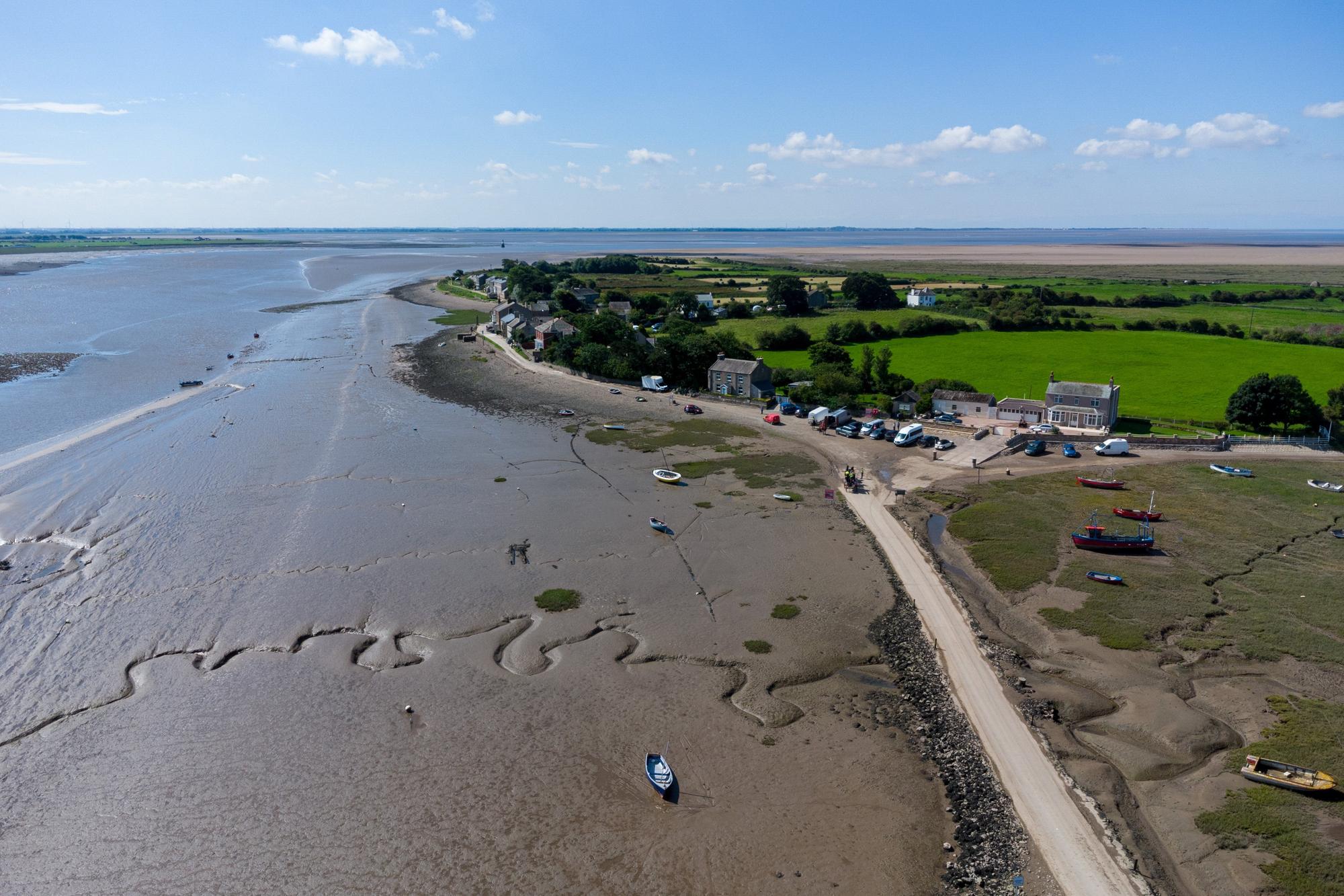Atemberaubende Aussicht auf ein kleines Dorf bei Morecambe ...