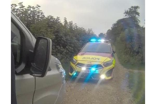 Zwei Festnahmen und drei gestohlene Fahrzeuge in einem Dorf bei Lancaster ...