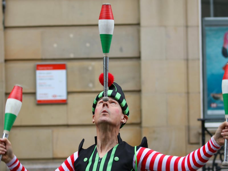 A performer juggling at Lancaster Festa Italia.