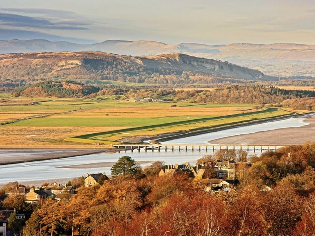 Bus route: 51. Bus stops: The Royal, Silverdale. This charming village nestled in the heart of the Lake District offers endless fun for families. Explore the wonders of the Silverdale coastline, a designated Area of Outstanding Natural Beauty, with its hidden coves, rock pools teeming with life and dramatic cliffs perfect for fossil hunting. Budding adventurers can embark on a treasure hunt following the 'Stuff by the Sea' trail, while creative minds can build sandcastles or paint masterpieces inspired by the stunning scenery. Unwind on the sandy beach, perfect for picnics and paddling, and refuel at a local cafe offering delicious treats.