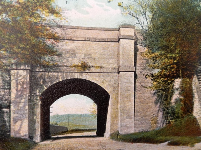 This Grade 1 iconic aqueduct should be one of our Seven Wonders of the Waterways. It's a masterpiece of civil engineering - 202 metres (664 feet) long, it carries Lancaster Canal 16 metres (53 feet) above the River Lune. It was designed by John Rennie and constructed by Alexander Stevens in 1797.