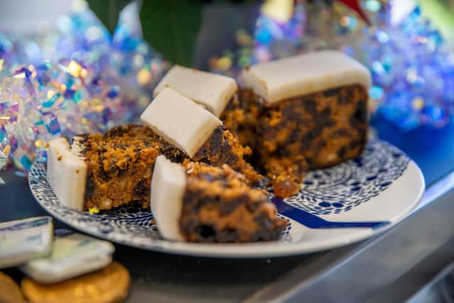 Currants and raisins in Christmas cake are harmful to pets.