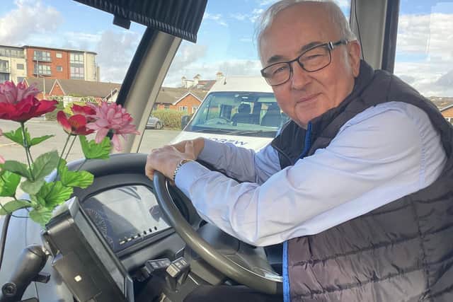 Driver Jeff Wright says it with flowers. Picture: Ken Bennett.