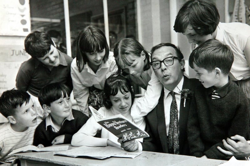 Rare pictures show comedy legend Eric Morecambe visiting Lancaster and ...