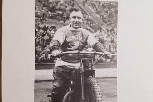 Bill riding for Wembley 1946 (Adrian Pavey).
