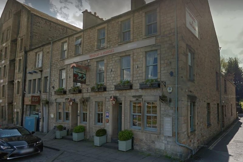 Wagon & Horses on St George's Quay has a rating of 4.5 out of 5 from 572 Google reviews