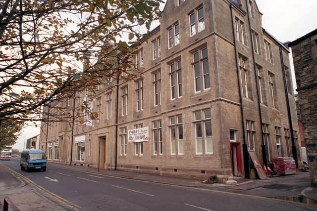 The old Waring & Gillow building in Lancaster in 1997. During the final years of the 19th Century, Gillow & Co ran into financial difficulty and from 1897 began a loose financial arrangement with Waring of Liverpool, an arrangement legally ratified by the establishment of Waring & Gillow in 1903.