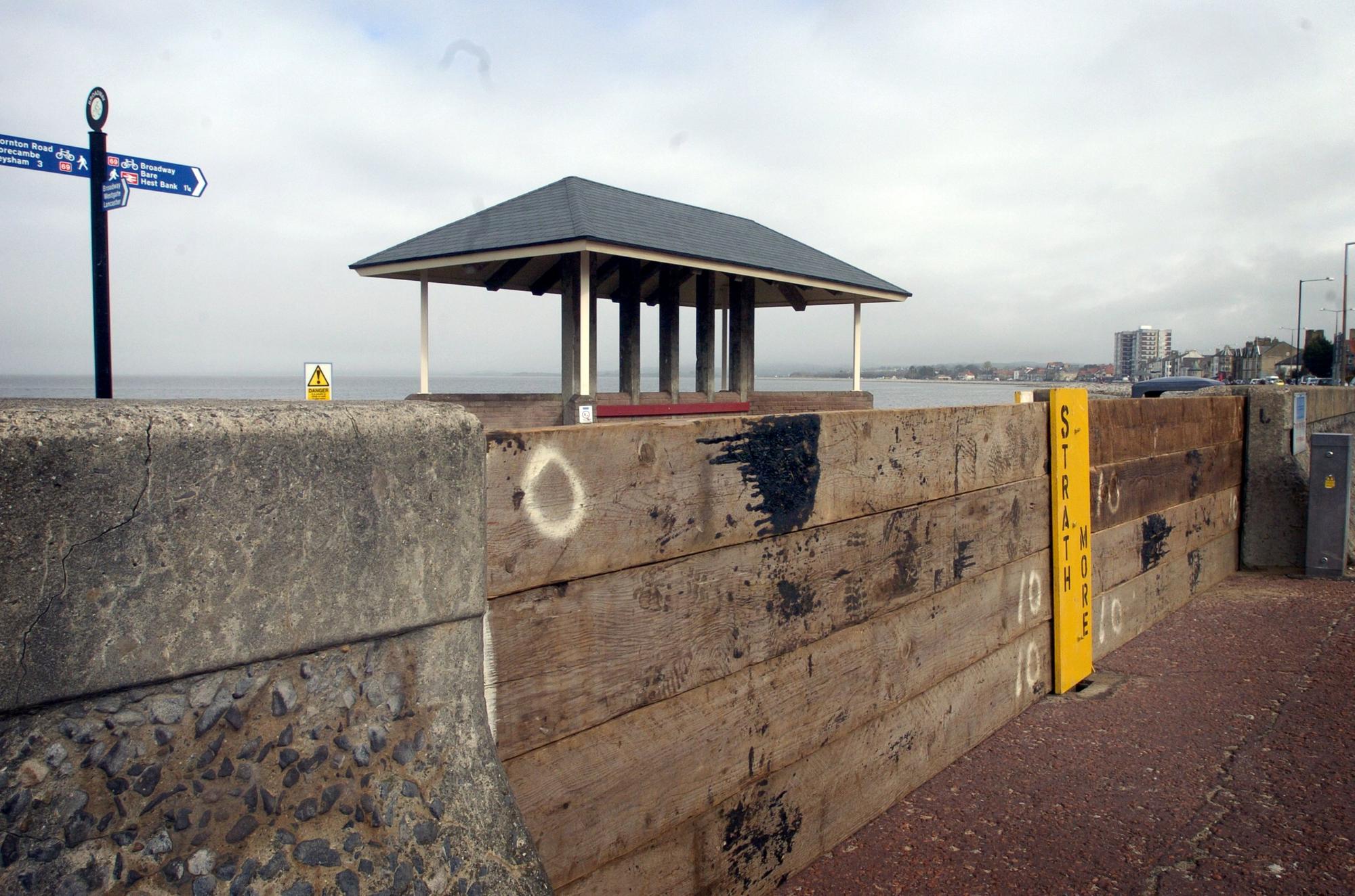 Storm boards put in place along Morecambe prom ahead of forecast high tides and strong winds