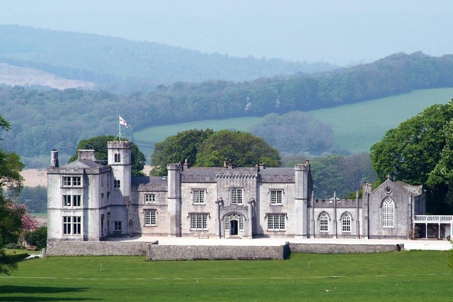 For couples looking for a spectacular wedding venue near Lancaster, Leighton Hall is a fairy tale choice with its stunning parkland setting and lovely gardens.