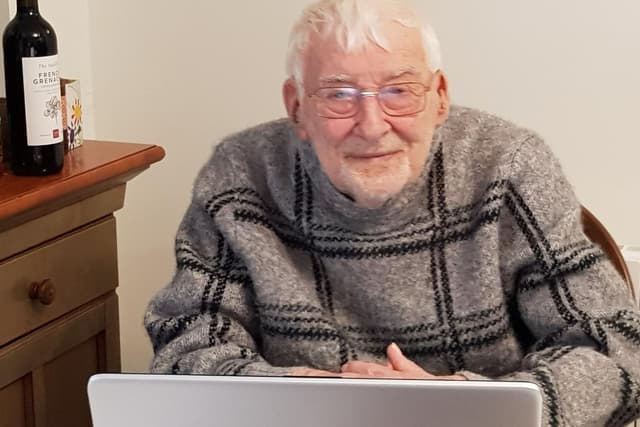 Ein 93-jähriger Mann aus Lancaster gründet ein internationales Unternehmen ...
