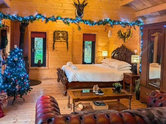Festive feels in Owl Lodge.