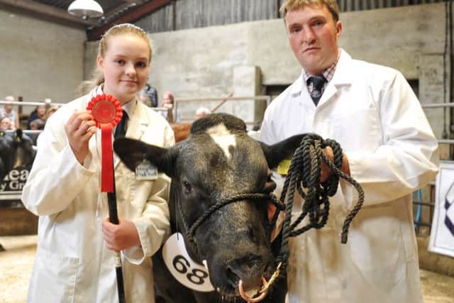Picture by Julian Brown 01/09/18

Nicole Johnson (13), dad Mike Johnson and first prize winning bull Magnus Flatout

Bentham Show