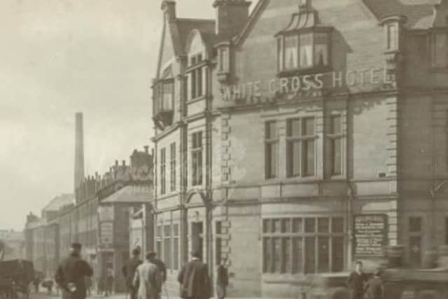 The junction at Aldcliffe Road, King and Thurnham Street is a prominent position coming into Lancaster City Centre and in the Toll House Inn rediscovered Terry Ainsworth - sponsored by Lancaster & Morecambe Referees Society - looks back at the changing face of this neighbourhoods inns 

The White Cross Hotel in 1902 looking down Aldcliffe Road.