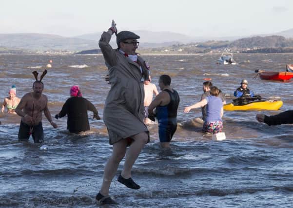 Glen Cooper as Eric Morecambe braving the chilly winds